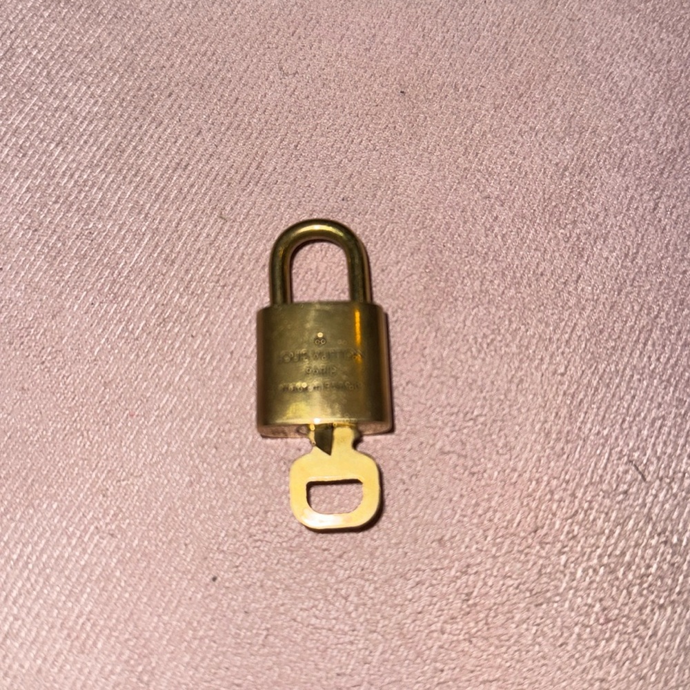 Louis Vuitton lock and key - 305